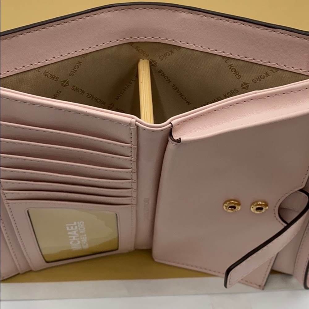 MICHAEL KORS DOUBLE ZIP WRISTLET POWDER BLUSH - Picture 13 of 16